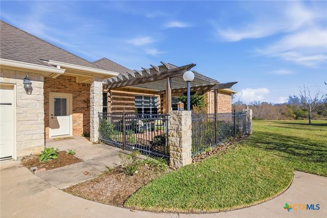 106 Pebble Brook, Victoria, TX 77904