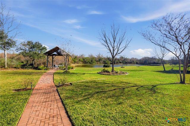 106 Pebble Brook, Victoria, TX 77904