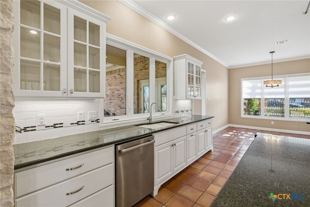 106 Pebble Brook, Victoria, TX 77904