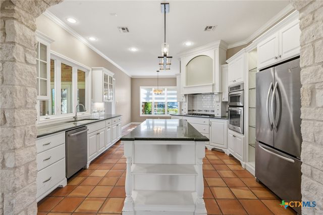 106 Pebble Brook, Victoria, TX 77904