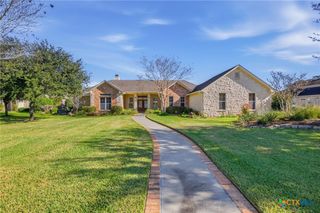 106 Pebble Brook, Victoria, TX 77904