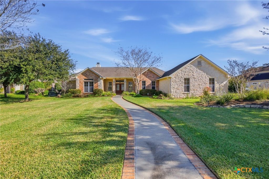106 Pebble Brook, Victoria, TX 77904