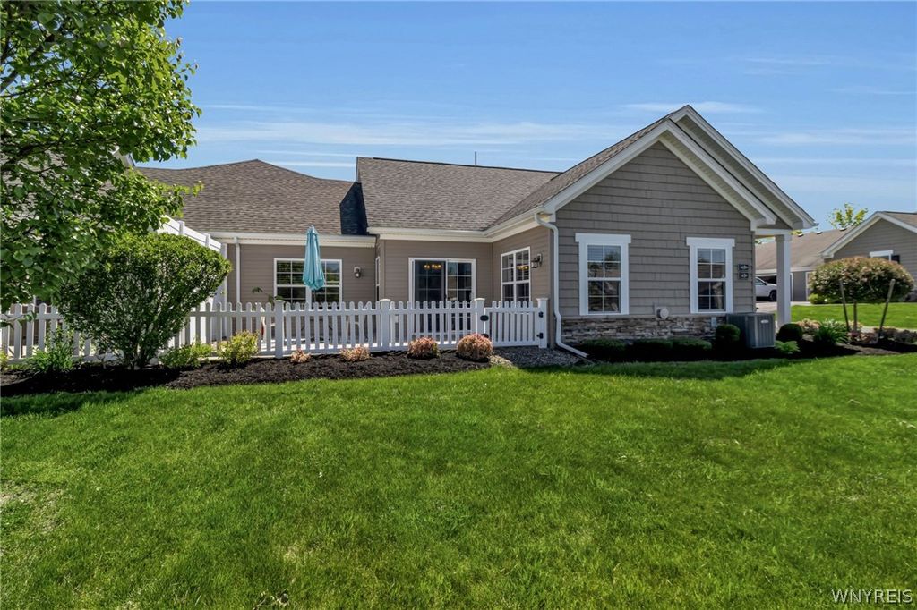 5665 Southwestern Boulevard 49C, Hamburg, NY 14075