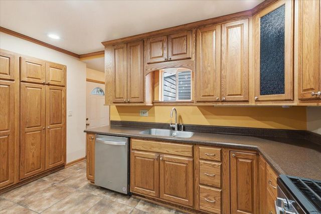 409 OAKLAND Avenue, Council Bluffs, IA 51503