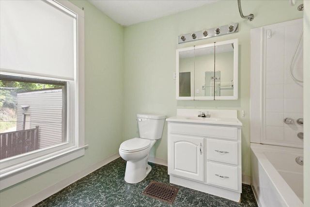 409 OAKLAND Avenue, Council Bluffs, IA 51503