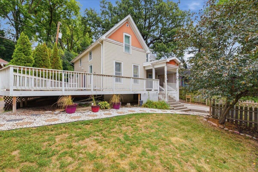 409 OAKLAND Avenue, Council Bluffs, IA 51503