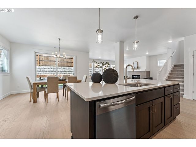 15129 Sw Huntwood St, Tigard, OR 97224