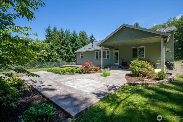 272 Trout Lakes Road, Castle Rock, WA 98611