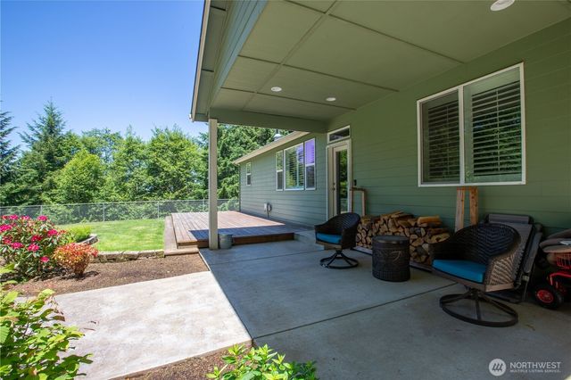 272 Trout Lakes Road, Castle Rock, WA 98611
