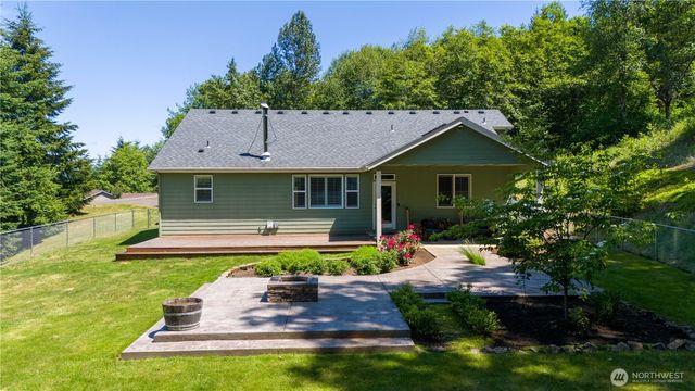 272 Trout Lakes Road, Castle Rock, WA 98611