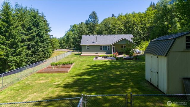 272 Trout Lakes Road, Castle Rock, WA 98611