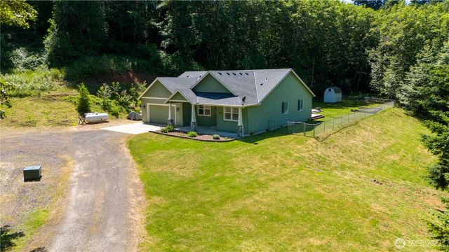 272 Trout Lakes Road, Castle Rock, WA 98611