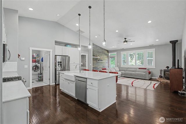 272 Trout Lakes Road, Castle Rock, WA 98611