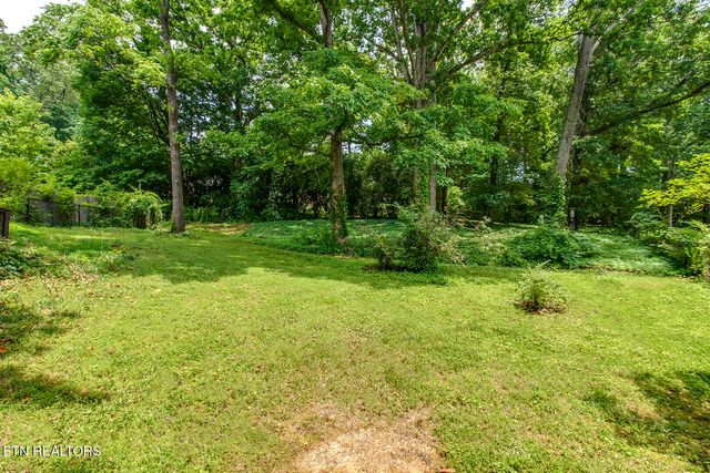 700 Kempton Rd, Knoxville, TN 37909