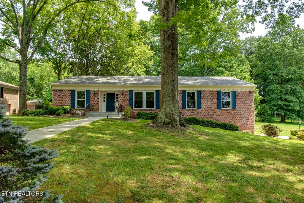 700 Kempton Rd, Knoxville, TN 37909