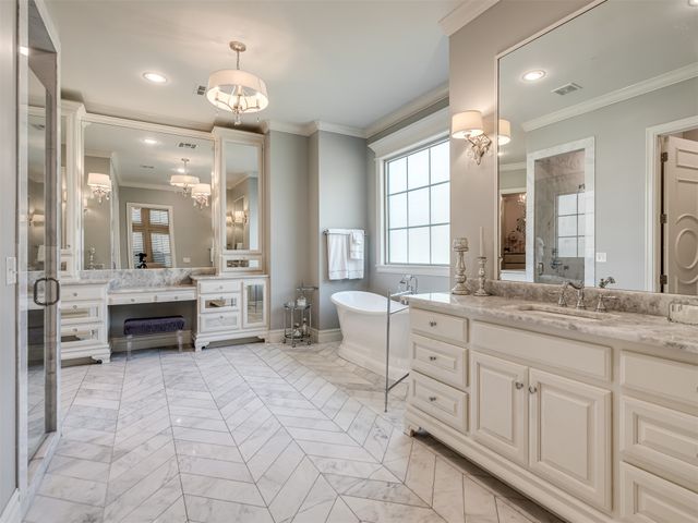 10704 S Holley Street, Jenks, OK 74037