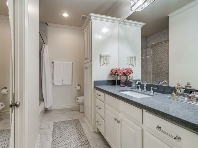10704 S Holley Street, Jenks, OK 74037