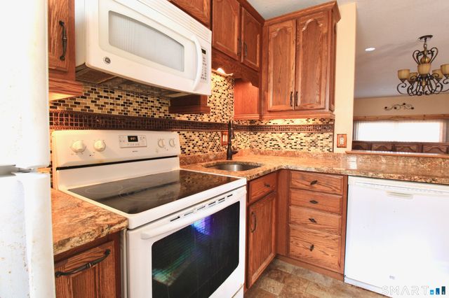 61 Meetinghouse Village 5, Meriden, CT 06450