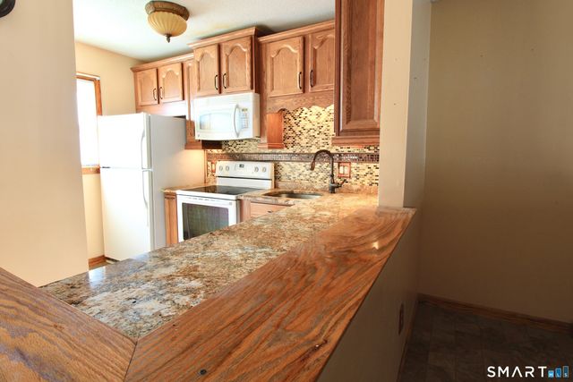 61 Meetinghouse Village 5, Meriden, CT 06450