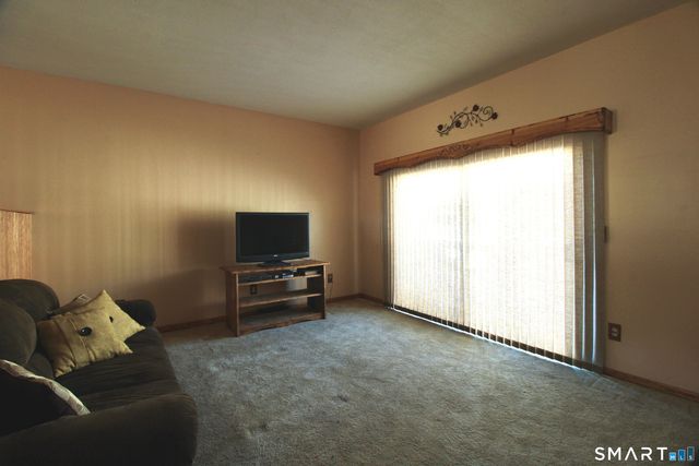 61 Meetinghouse Village 5, Meriden, CT 06450