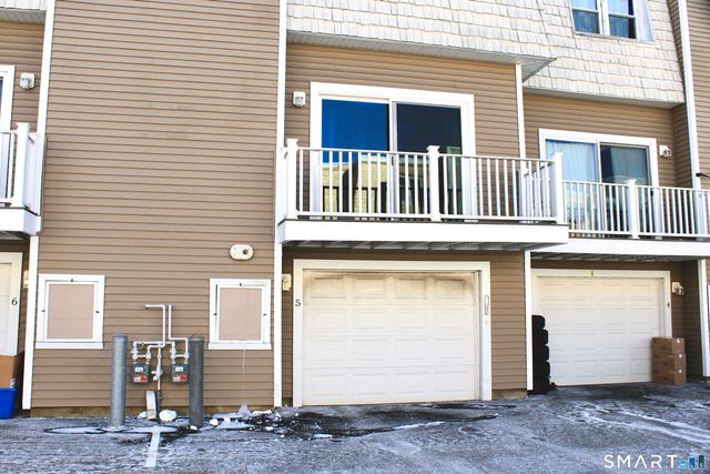 61 Meetinghouse Village 5, Meriden, CT 06450