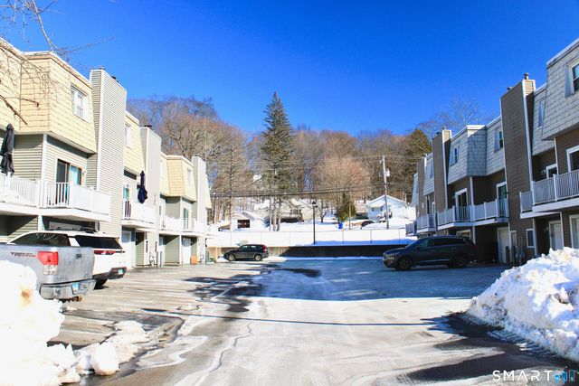 61 Meetinghouse Village 5, Meriden, CT 06450