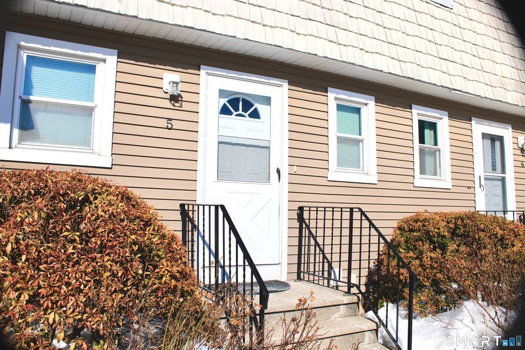 61 Meetinghouse Village 5, Meriden, CT 06450
