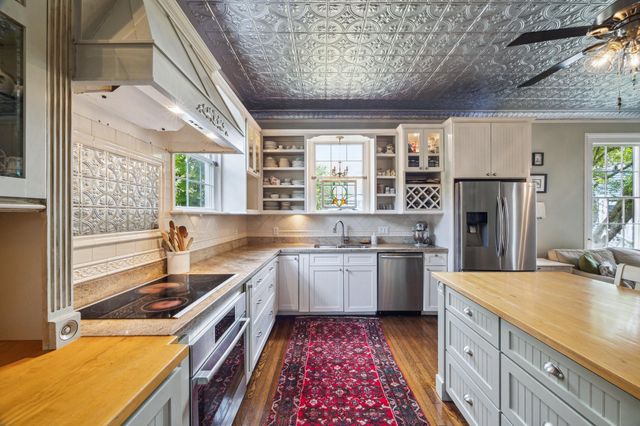 607 11th Street, Galveston, TX 77550