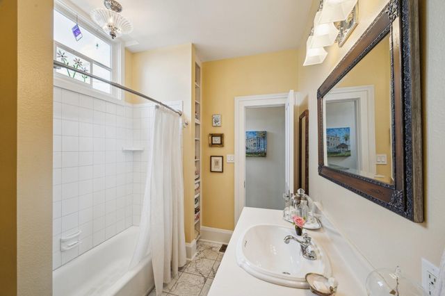 607 11th Street, Galveston, TX 77550