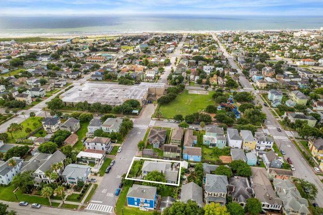 607 11th Street, Galveston, TX 77550