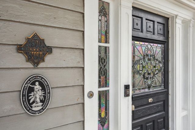 607 11th Street, Galveston, TX 77550