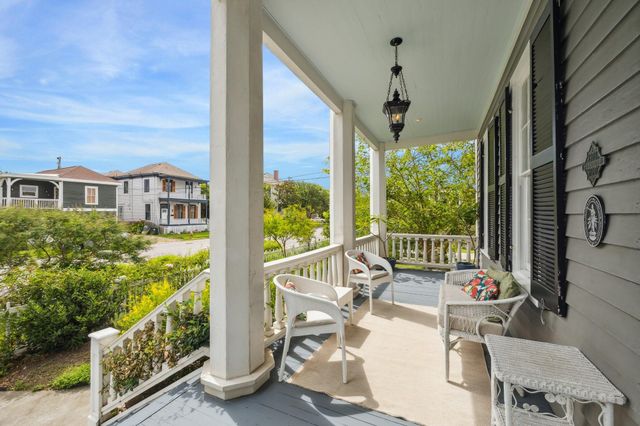 607 11th Street, Galveston, TX 77550