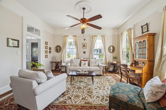 607 11th Street, Galveston, TX 77550