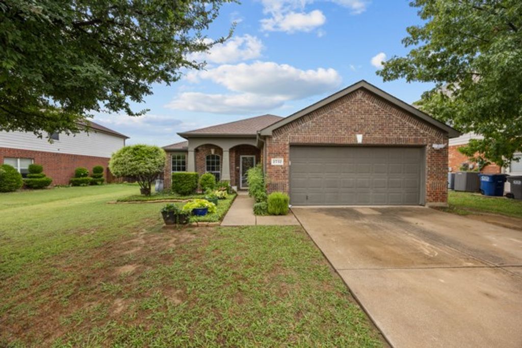 2732 Cowboy Trail, Little Elm, TX 75068