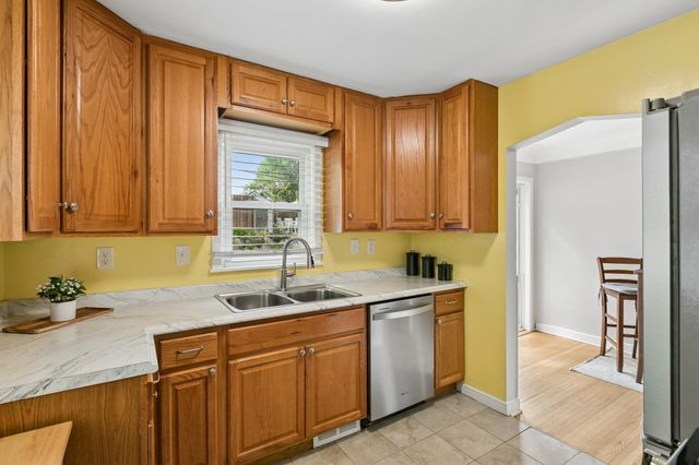 2953 Ewing Avenue N, Robbinsdale, MN 55422