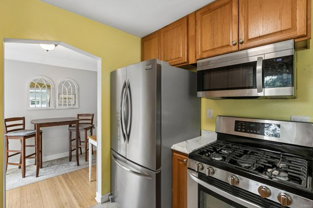 2953 Ewing Avenue N, Robbinsdale, MN 55422