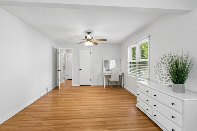 2953 Ewing Avenue N, Robbinsdale, MN 55422