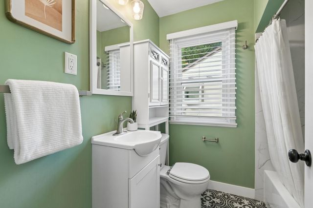 2953 Ewing Avenue N, Robbinsdale, MN 55422