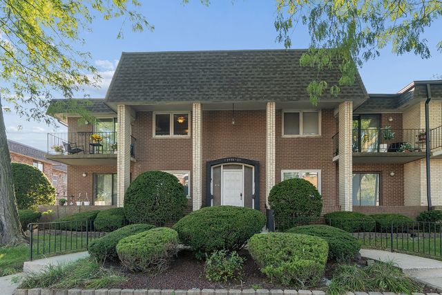 10406 S Pulaski Road 201, Oak Lawn, IL 60453