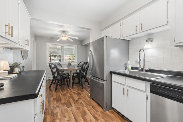10406 S Pulaski Road 201, Oak Lawn, IL 60453