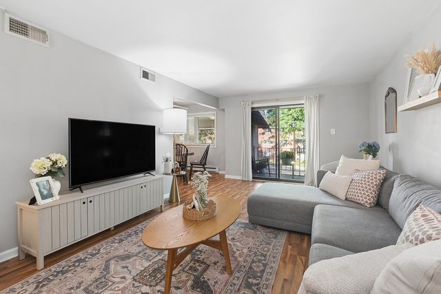 10406 S Pulaski Road 201, Oak Lawn, IL 60453