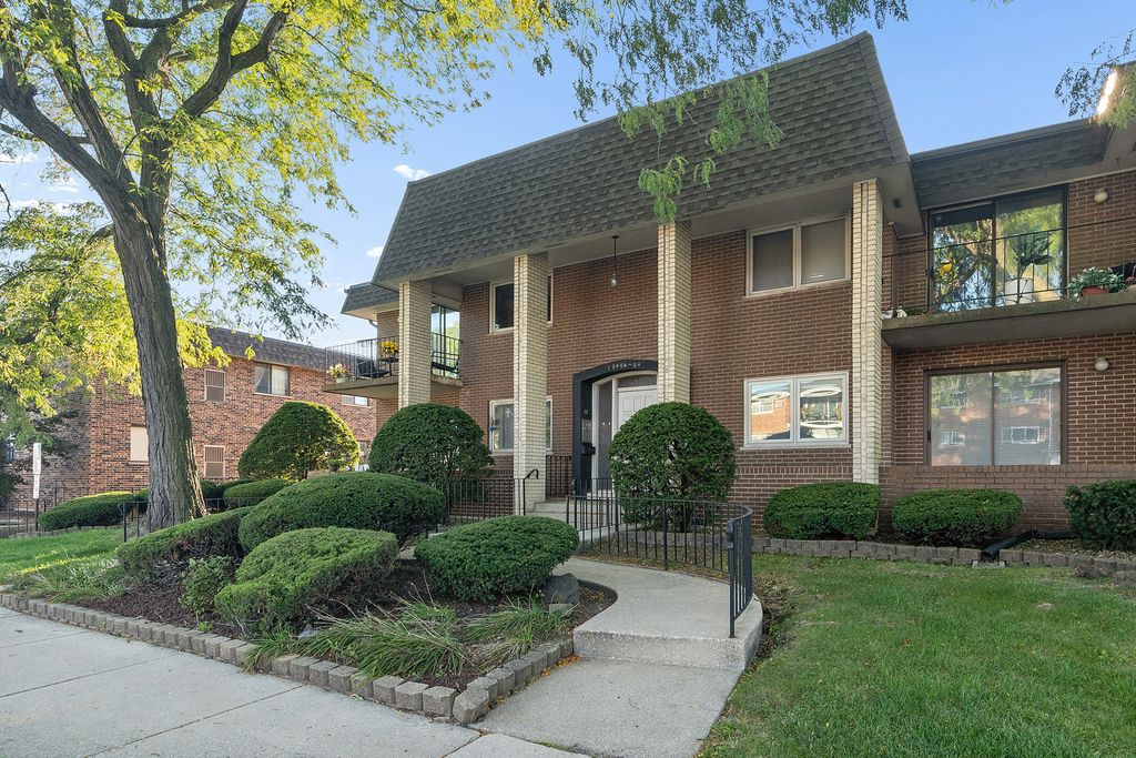 10406 S Pulaski Road 201, Oak Lawn, IL 60453