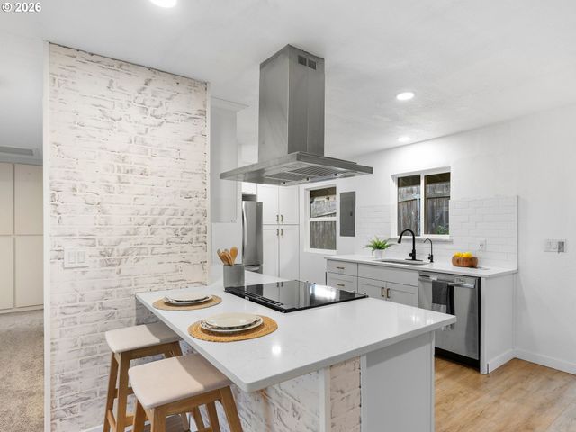 2683 Sw SPRING GARDEN St, Portland, OR 97219