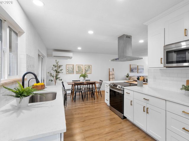 2683 Sw SPRING GARDEN St, Portland, OR 97219