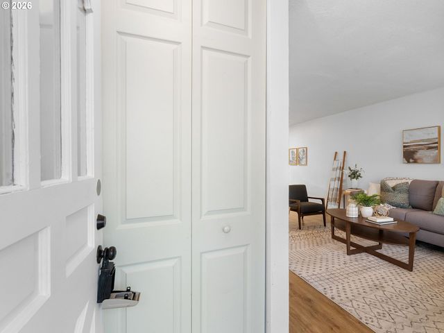 2683 Sw SPRING GARDEN St, Portland, OR 97219