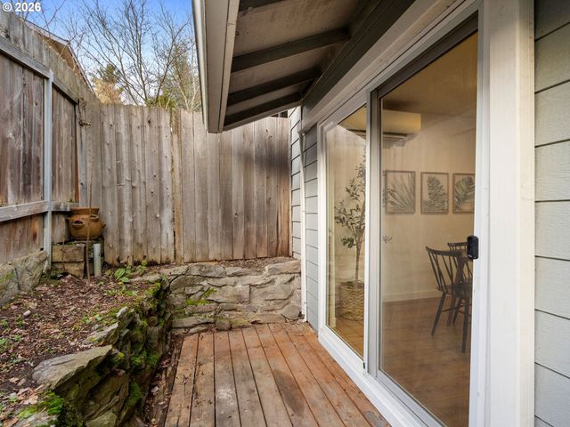 2683 Sw SPRING GARDEN St, Portland, OR 97219