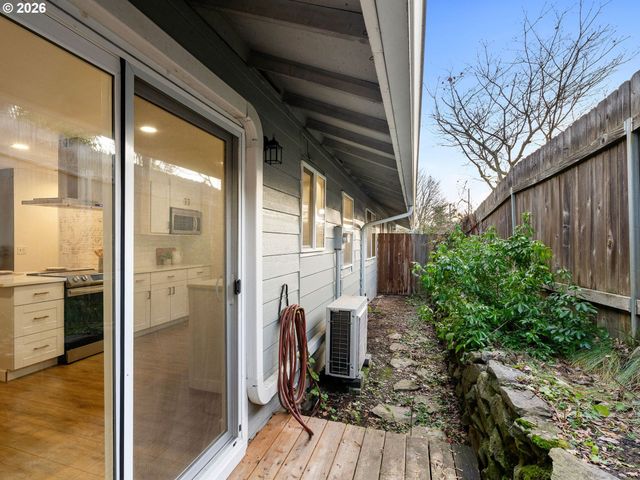 2683 Sw SPRING GARDEN St, Portland, OR 97219