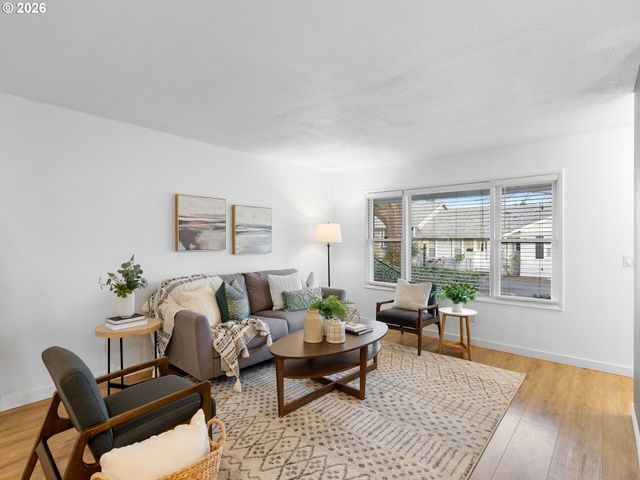 2683 Sw SPRING GARDEN St, Portland, OR 97219