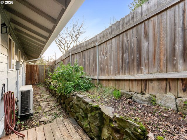 2683 Sw SPRING GARDEN St, Portland, OR 97219