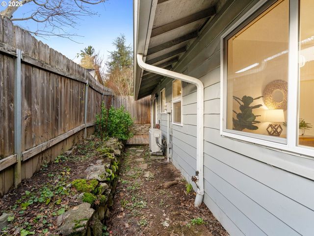2683 Sw SPRING GARDEN St, Portland, OR 97219